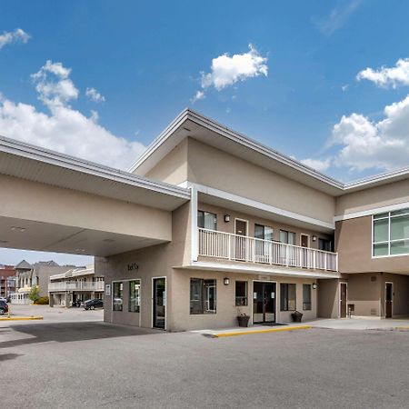 Econo Lodge Inn & Suites Kelowna Eksteriør billede