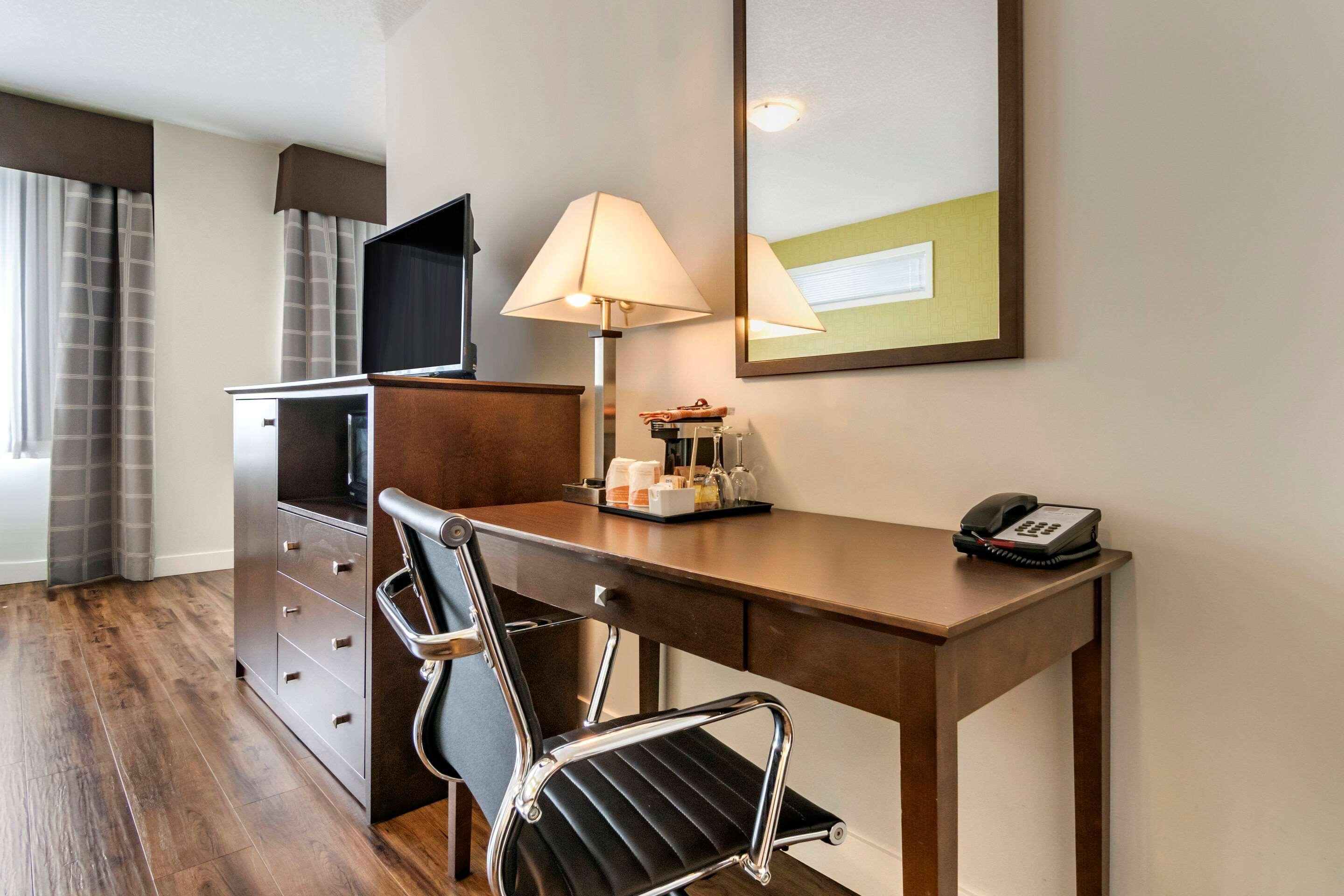 Econo Lodge Inn & Suites Kelowna Eksteriør billede
