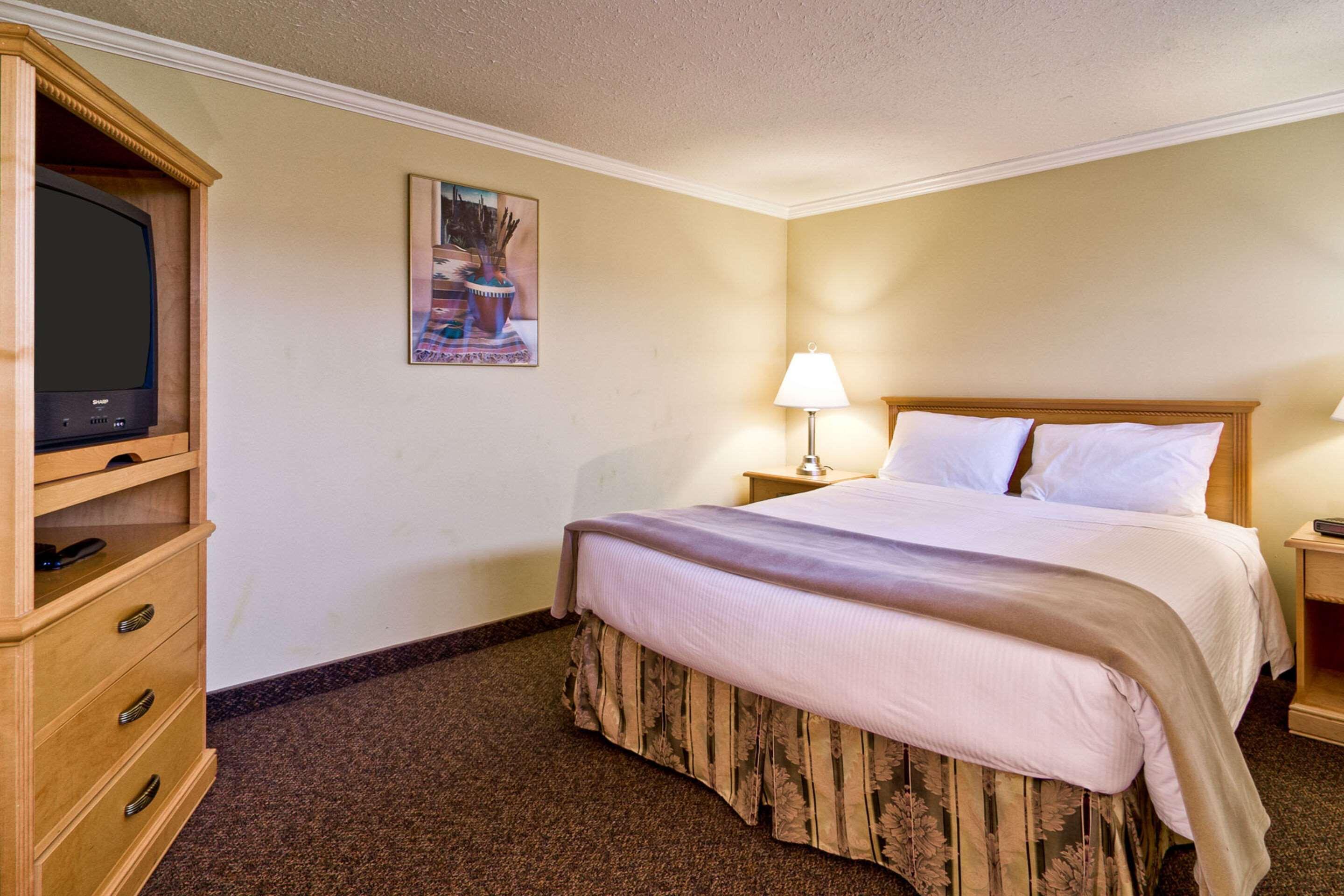Econo Lodge Inn & Suites Kelowna Eksteriør billede
