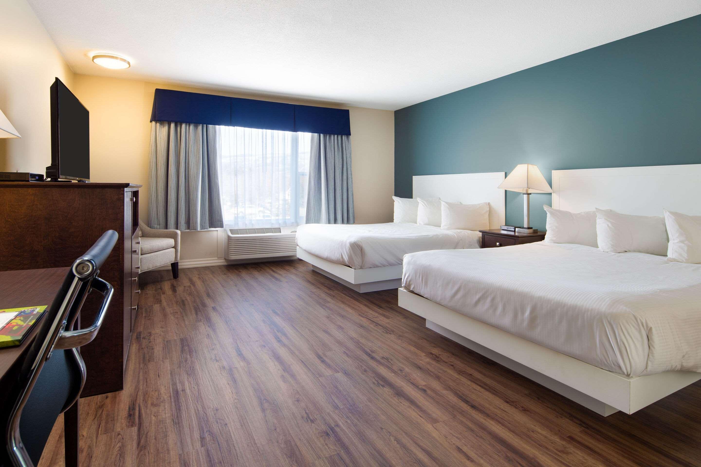 Econo Lodge Inn & Suites Kelowna Eksteriør billede