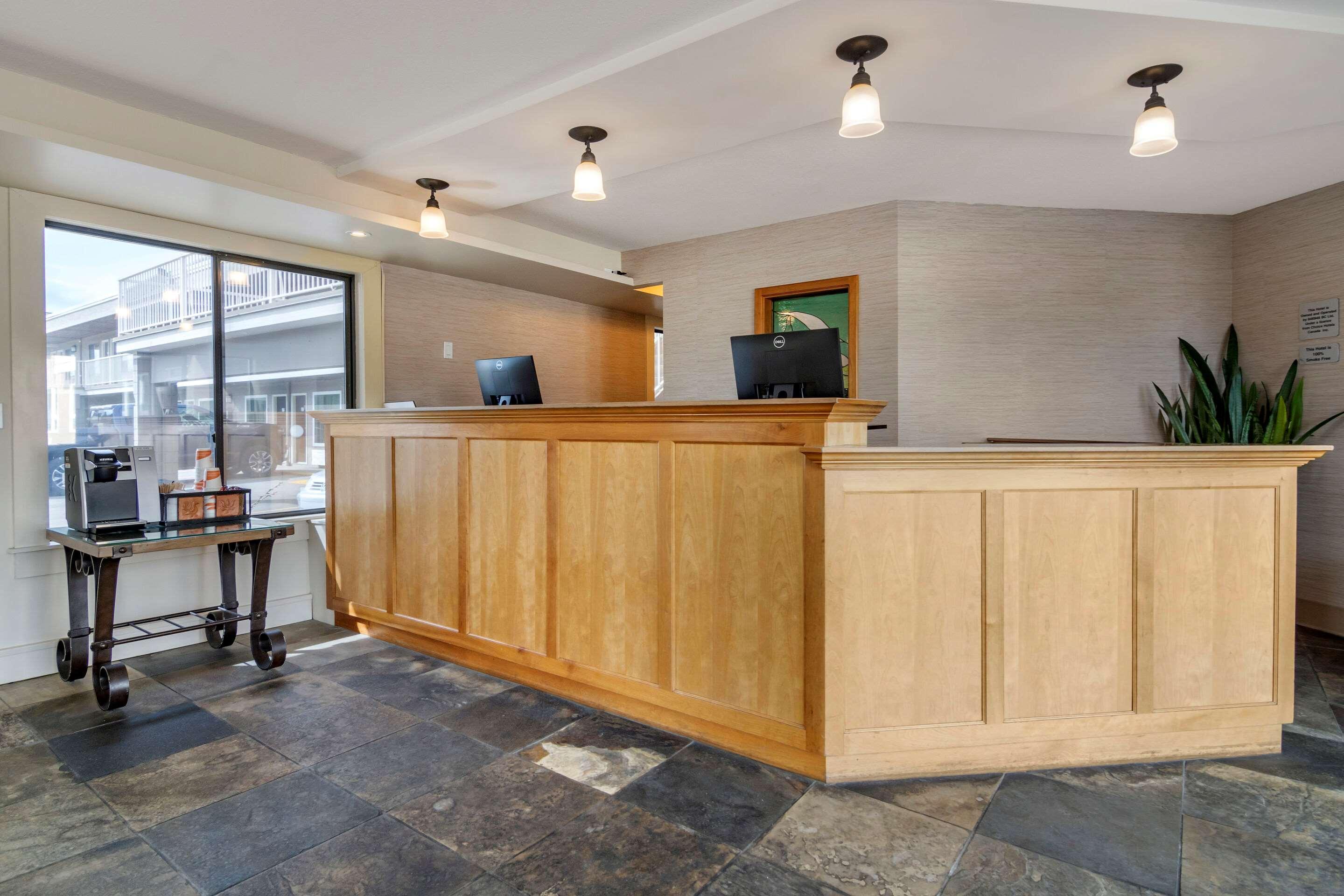 Econo Lodge Inn & Suites Kelowna Eksteriør billede