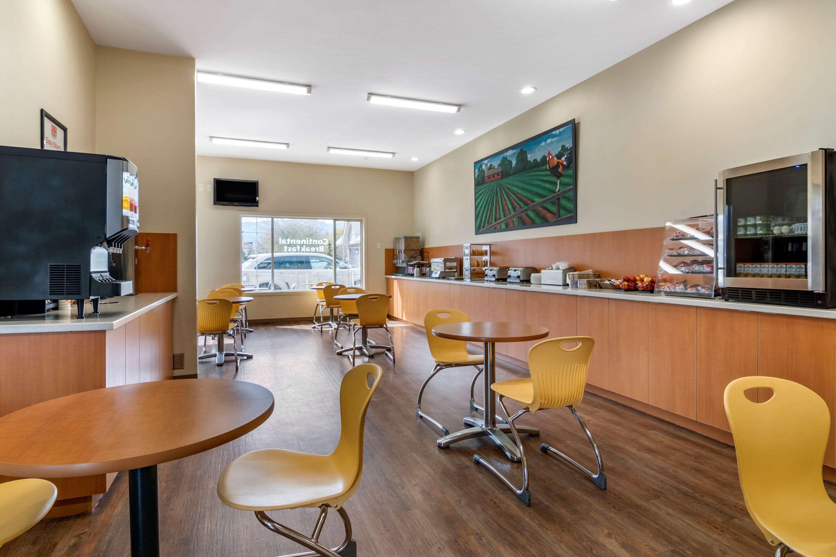 Econo Lodge Inn & Suites Kelowna Eksteriør billede