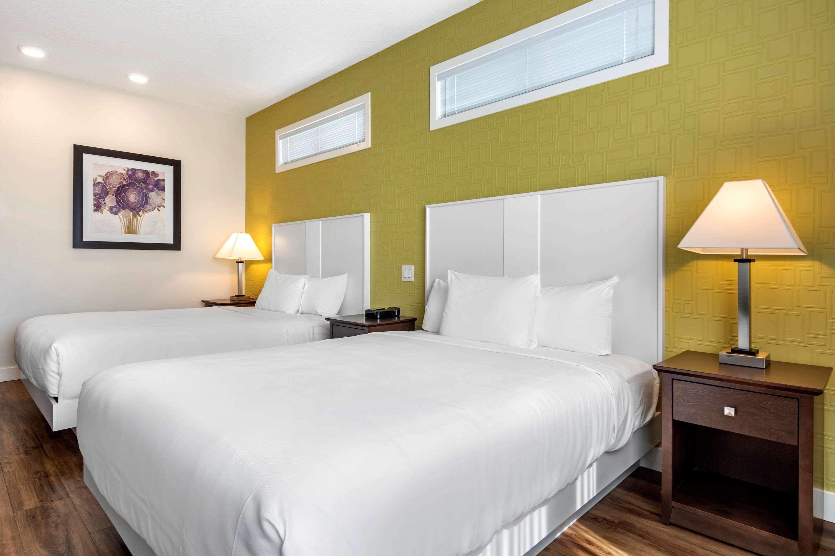 Econo Lodge Inn & Suites Kelowna Eksteriør billede
