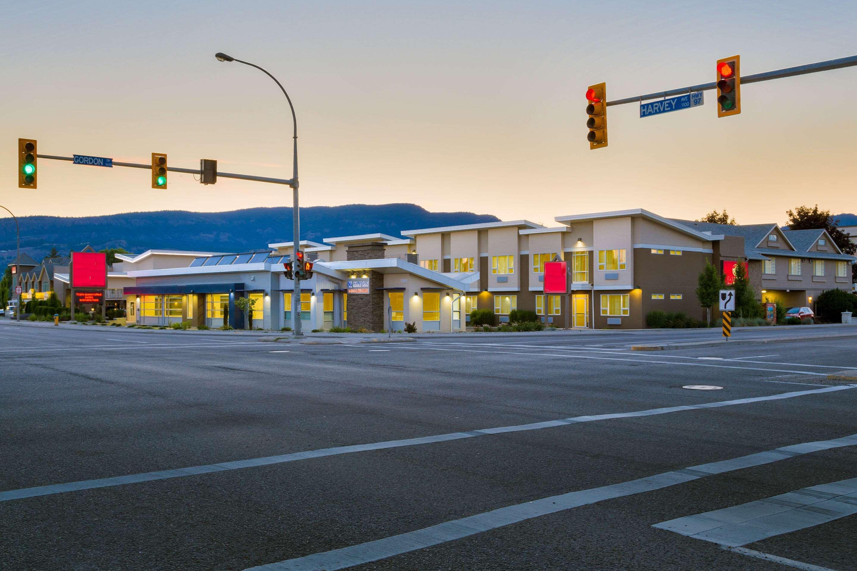 Econo Lodge Inn & Suites Kelowna Eksteriør billede