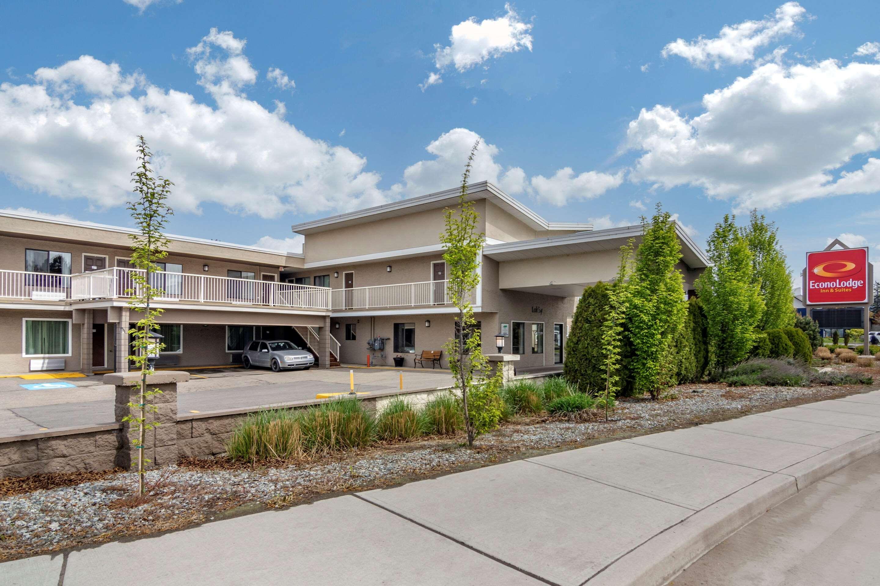 Econo Lodge Inn & Suites Kelowna Eksteriør billede