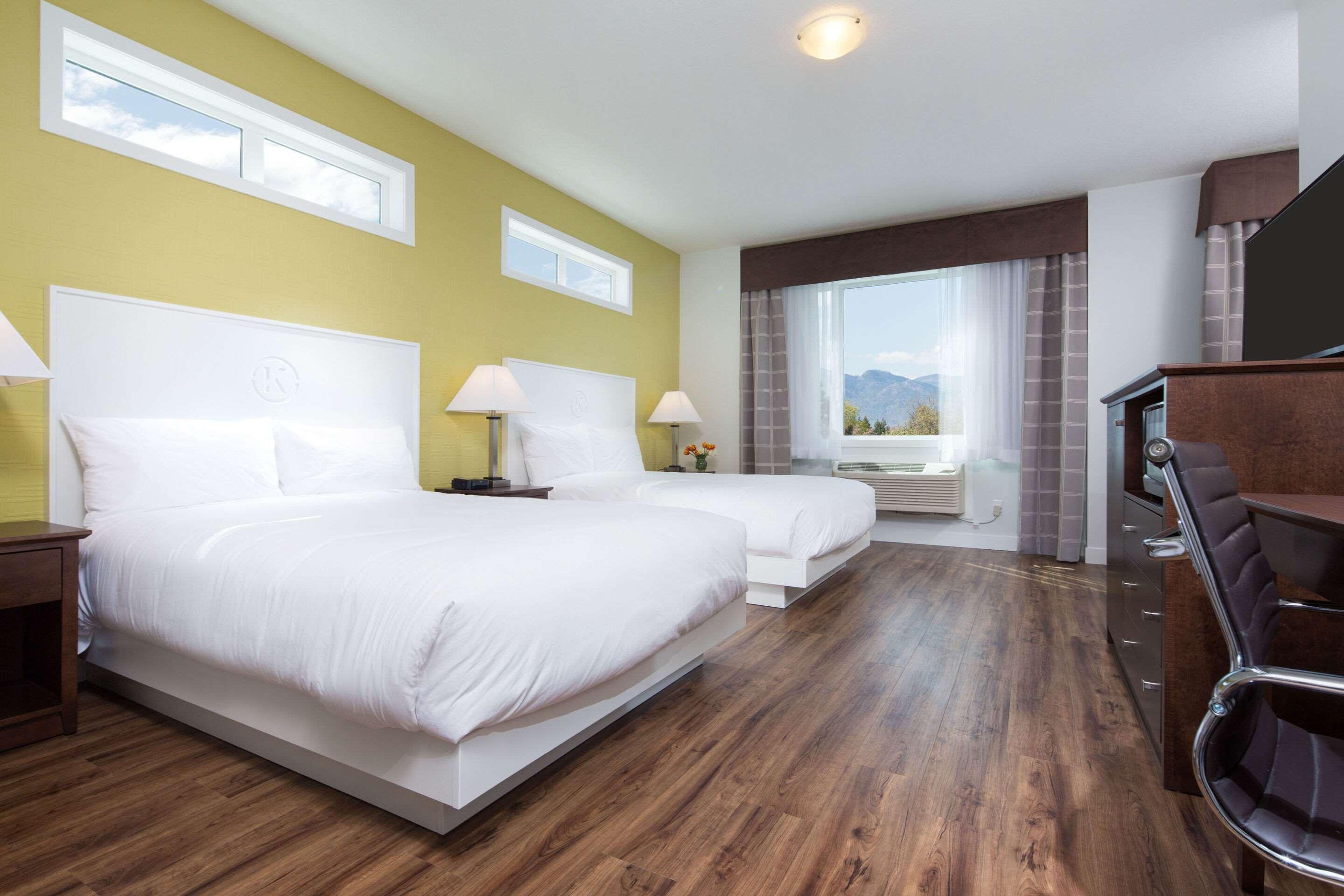 Econo Lodge Inn & Suites Kelowna Eksteriør billede