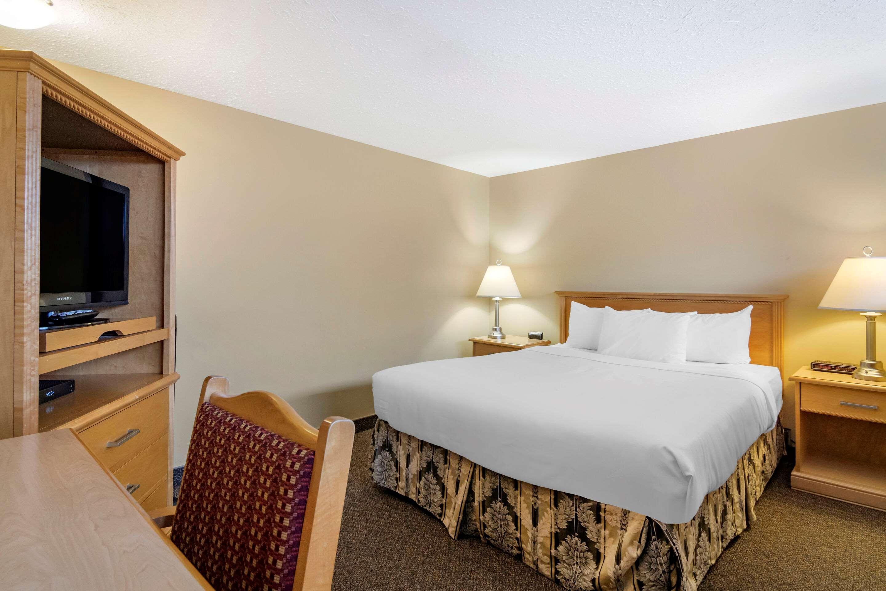 Econo Lodge Inn & Suites Kelowna Eksteriør billede