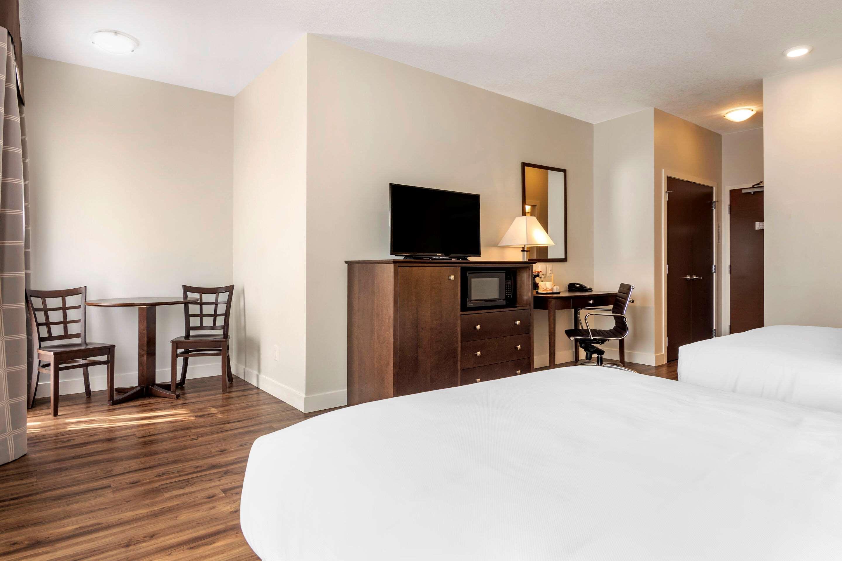 Econo Lodge Inn & Suites Kelowna Eksteriør billede